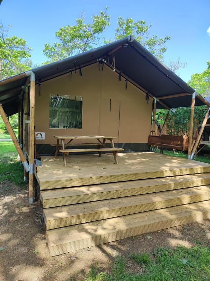 Готель Camping Le Mouliat Moncrabeau Екстер'єр фото