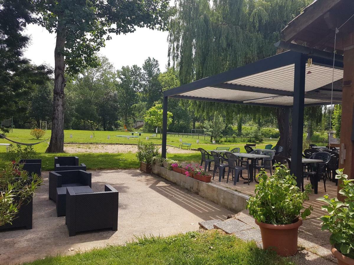 Готель Camping Le Mouliat Moncrabeau Екстер'єр фото